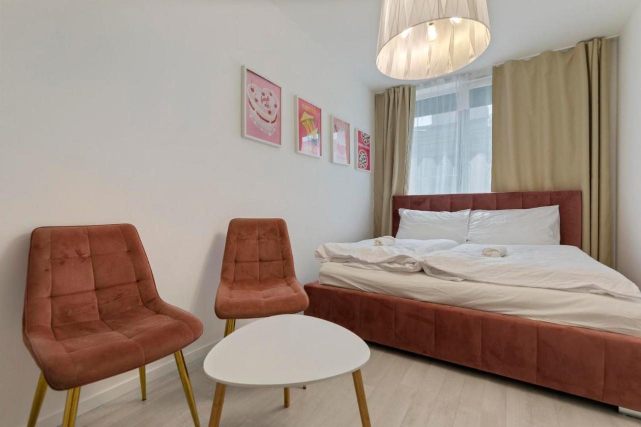 Lam Pink - Jacuzzi - Ac - Ps4 Lejlighed Bratislava Eksteriør billede