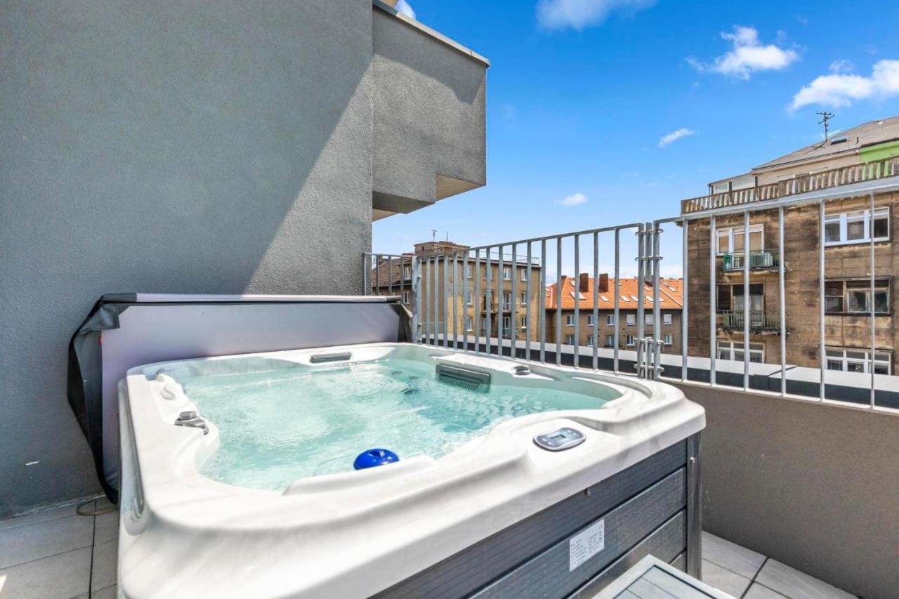 Lam Pink - Jacuzzi - Ac - Ps4 Lejlighed Bratislava Eksteriør billede