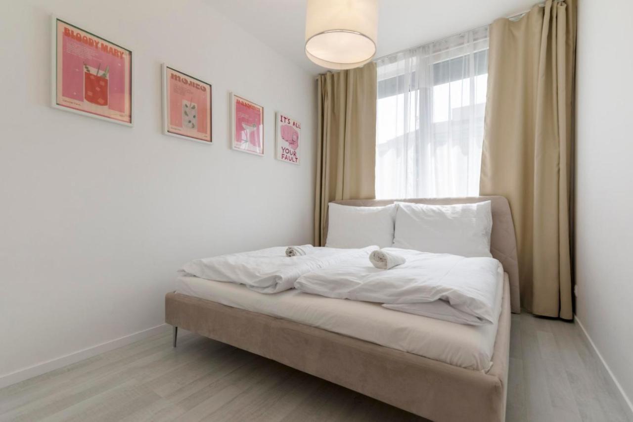 Lam Pink - Jacuzzi - Ac - Ps4 Lejlighed Bratislava Eksteriør billede