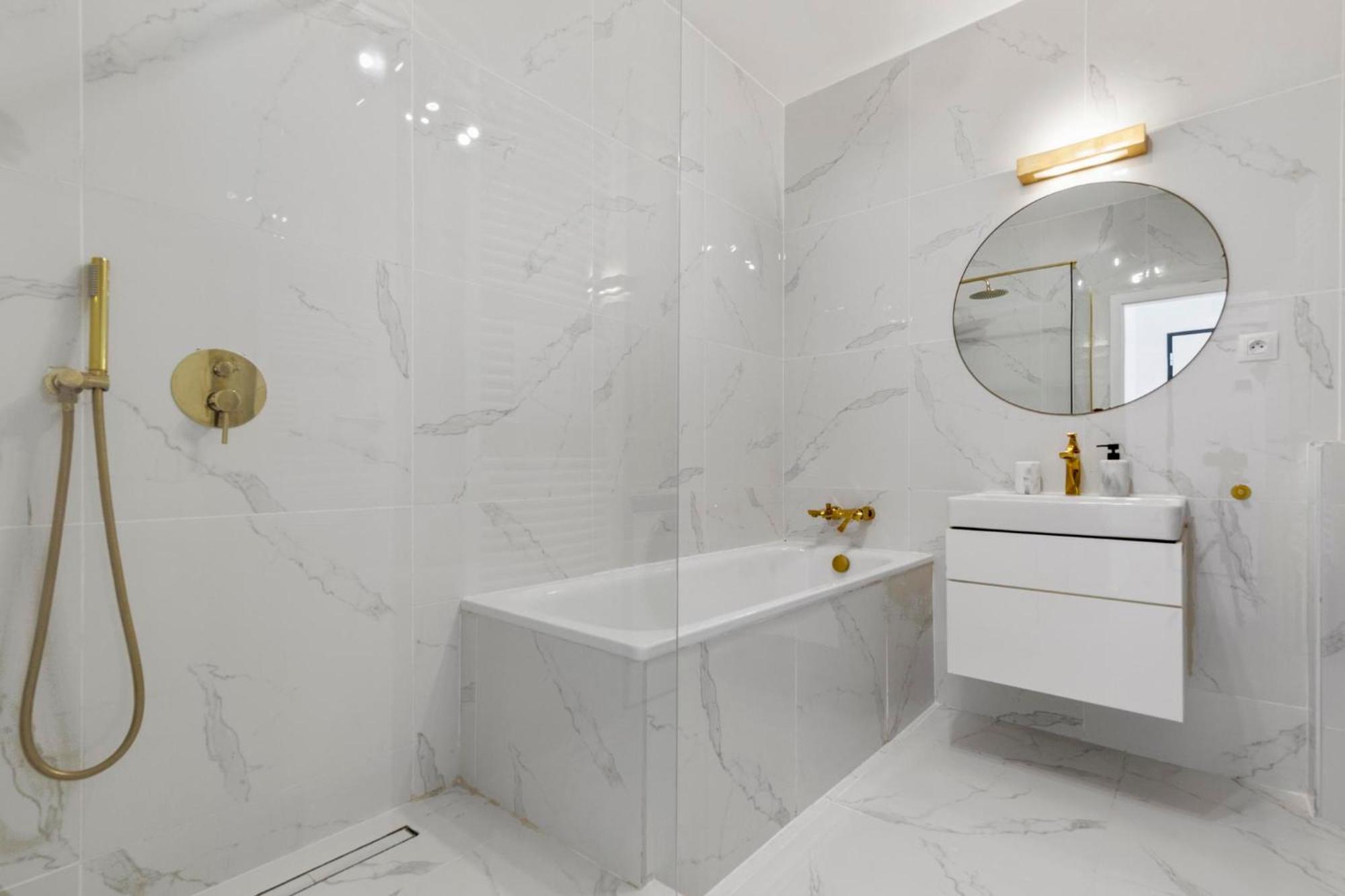 Lam Pink - Jacuzzi - Ac - Ps4 Lejlighed Bratislava Eksteriør billede