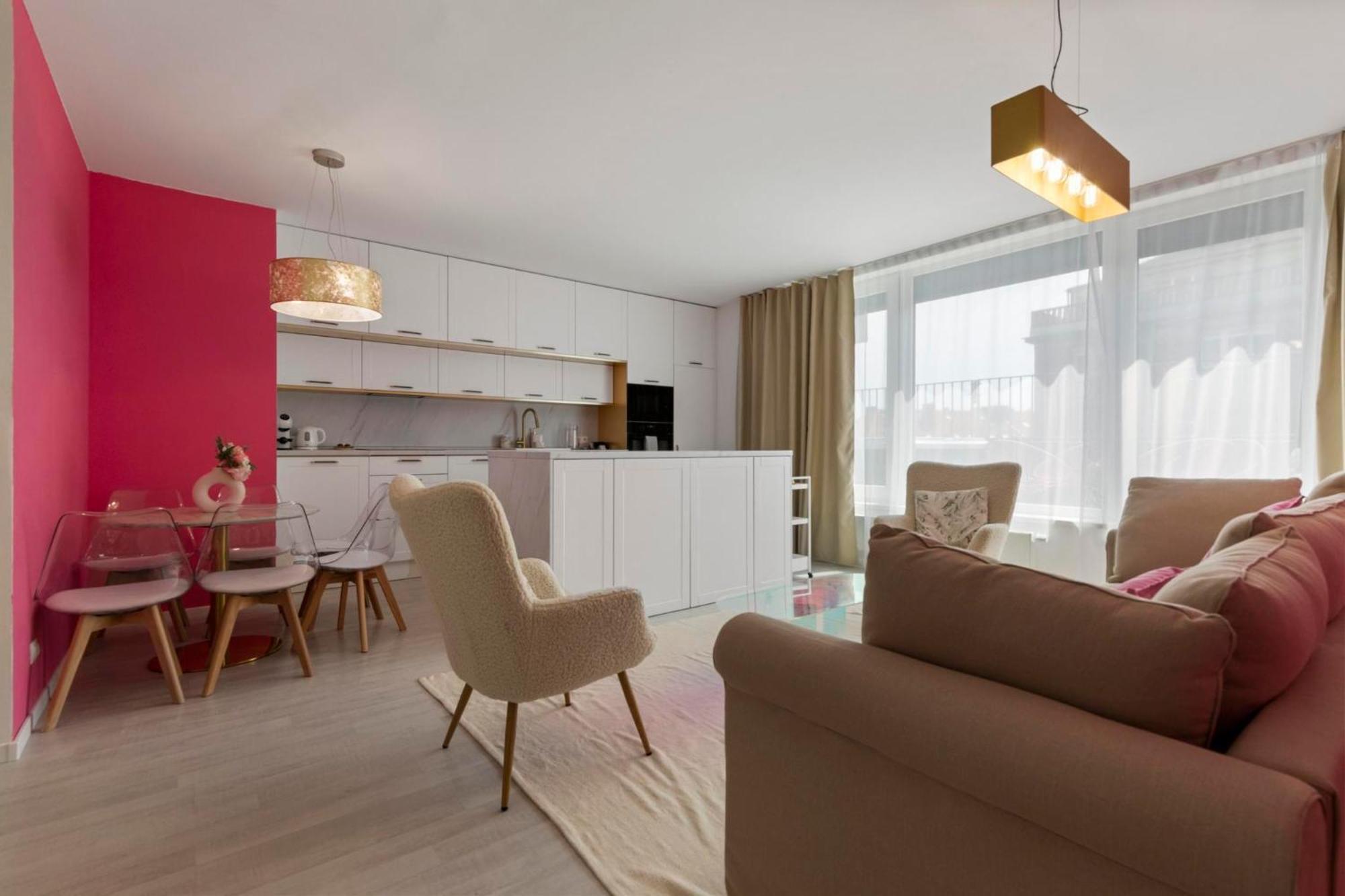 Lam Pink - Jacuzzi - Ac - Ps4 Lejlighed Bratislava Eksteriør billede